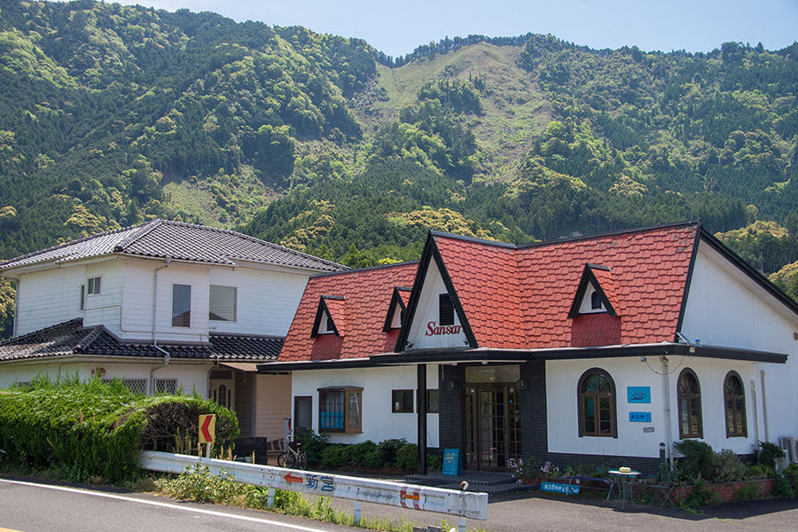 Sansaro Cafe and Guesthouse